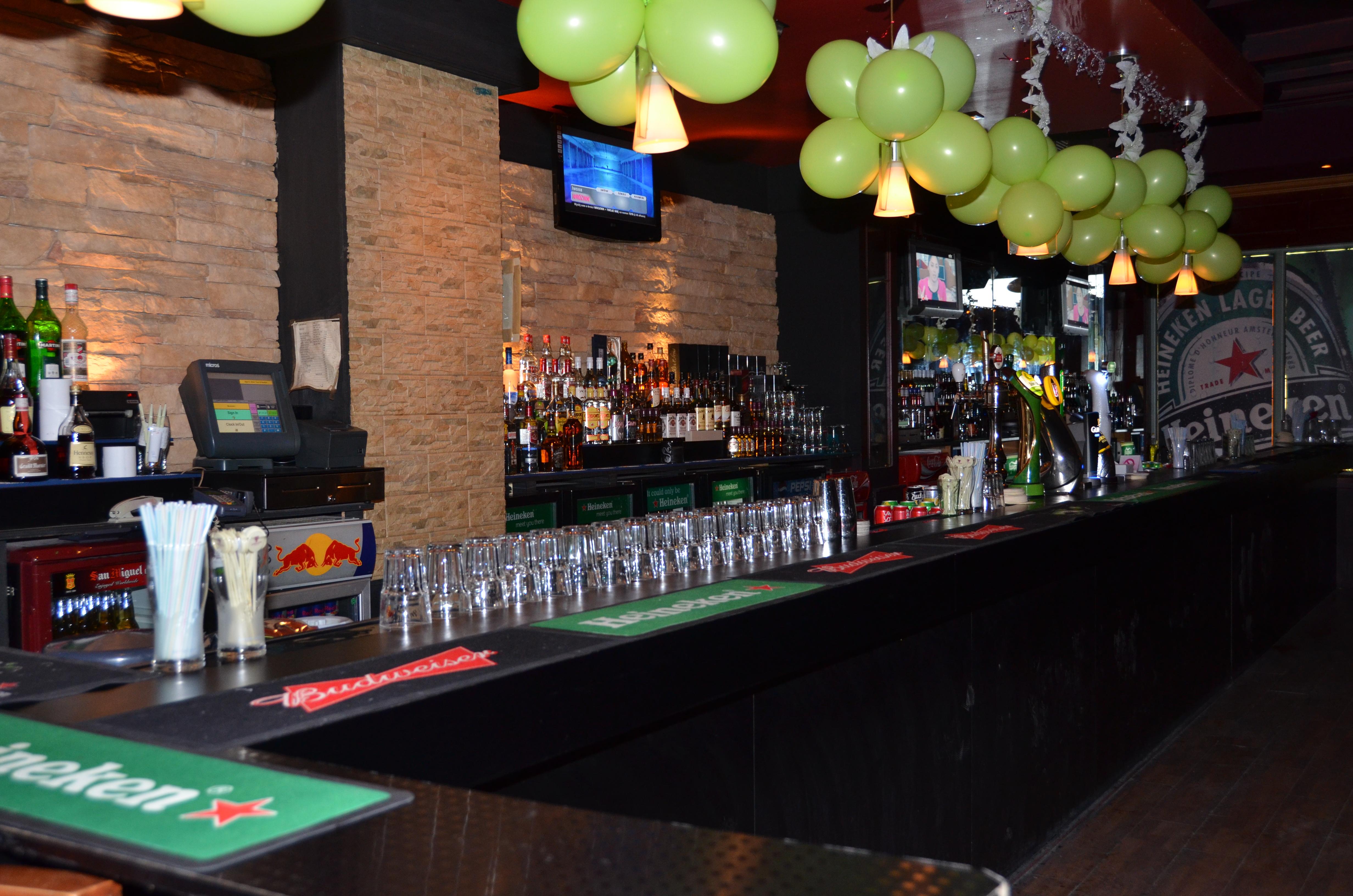 מנאמה Pars International Hotel מראה חיצוני תמונה