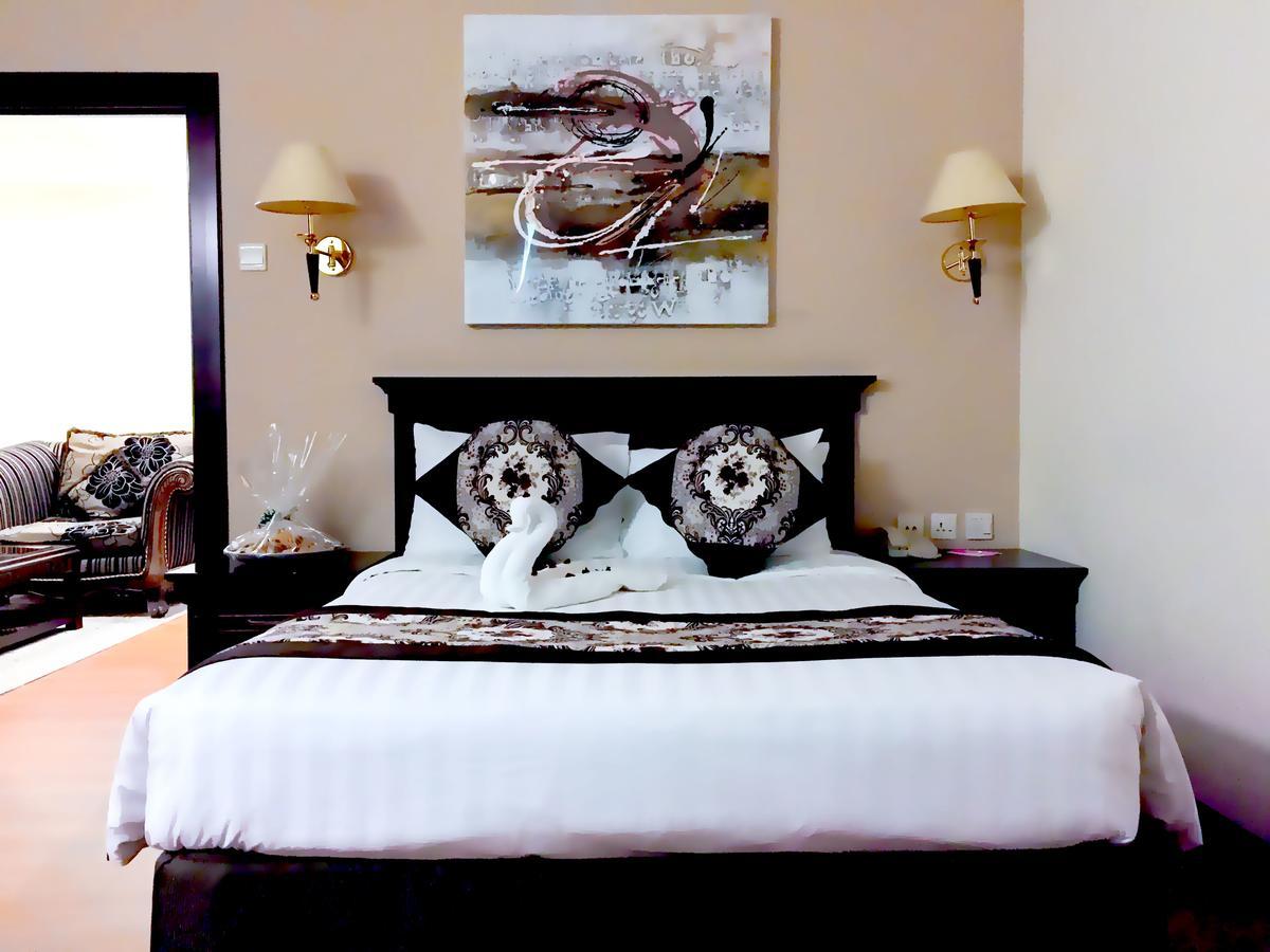 מנאמה Pars International Hotel מראה חיצוני תמונה