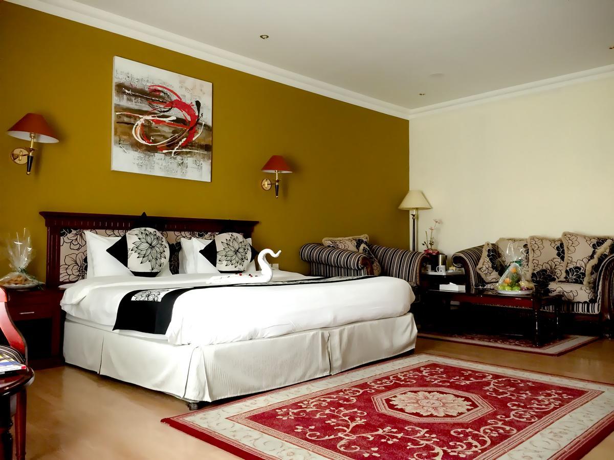 מנאמה Pars International Hotel מראה חיצוני תמונה