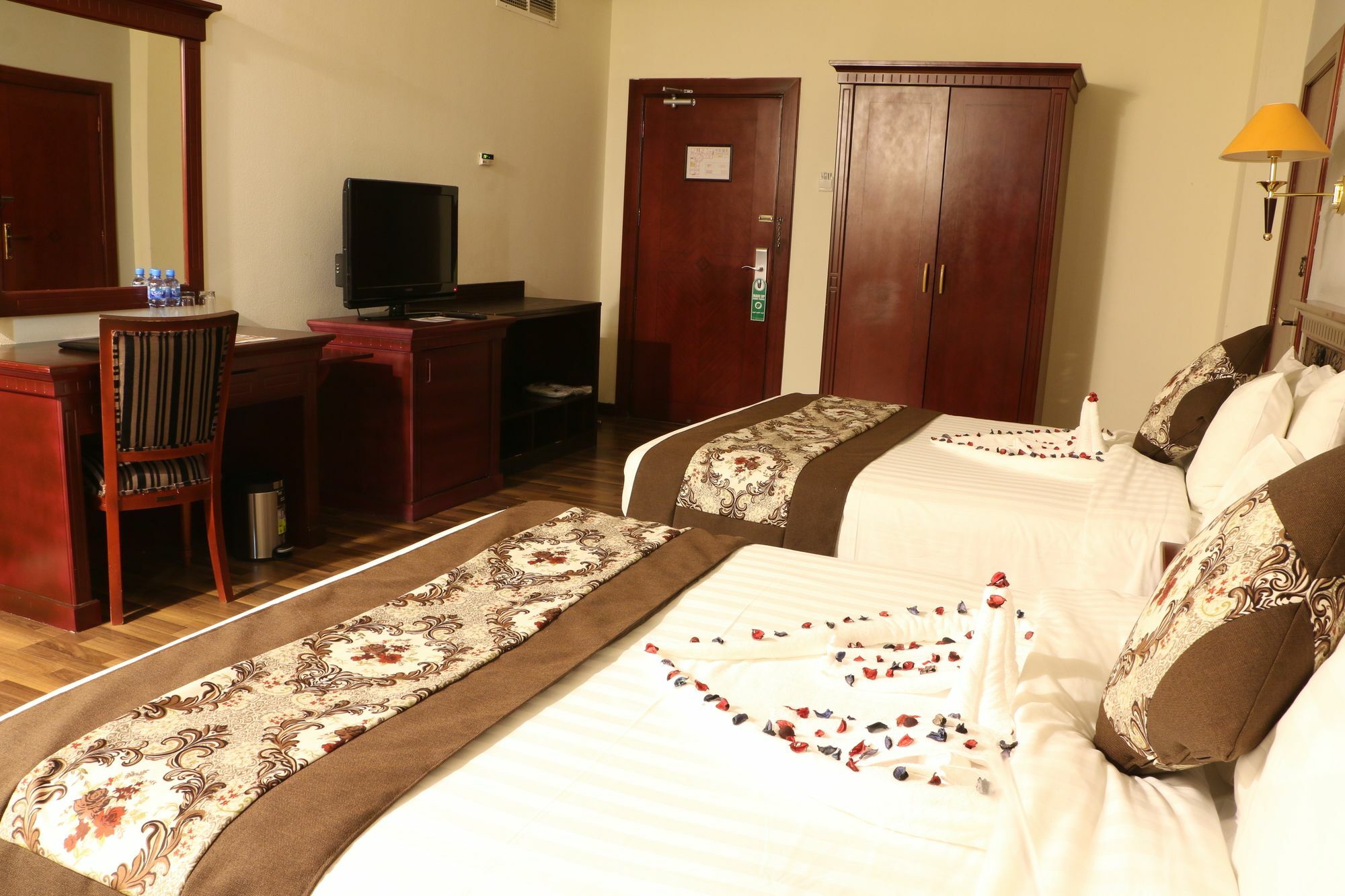 מנאמה Pars International Hotel מראה חיצוני תמונה